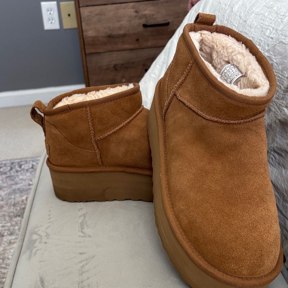 Classic ultra mini platform, UGGs